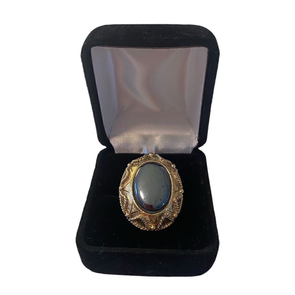 Ornate Vintage Goldtone Statement Ring w/ Gray Iridescent Oval Stone.